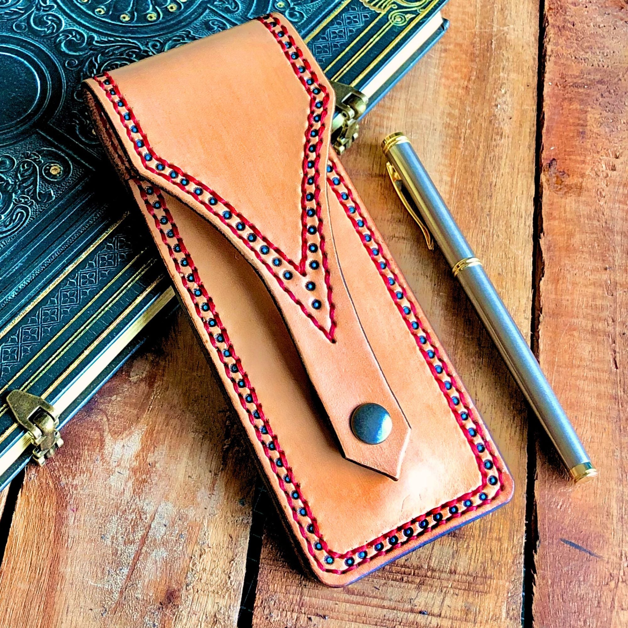 Leathercraft pattern for a pen pouch