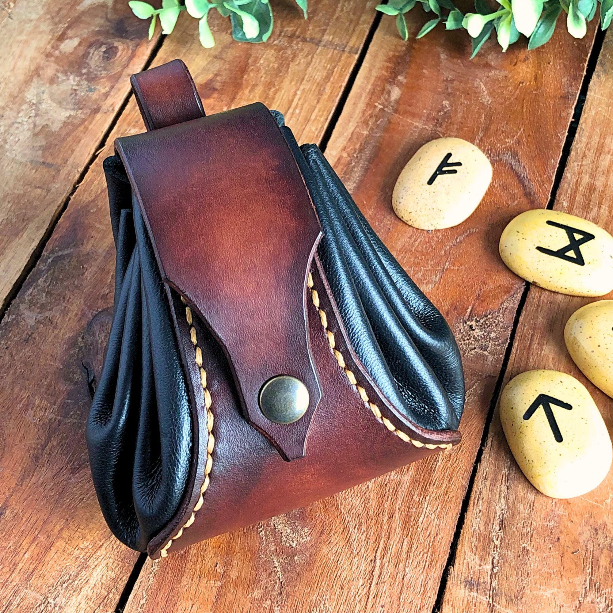 Leathercraft pattern for a drawstring dice pouch